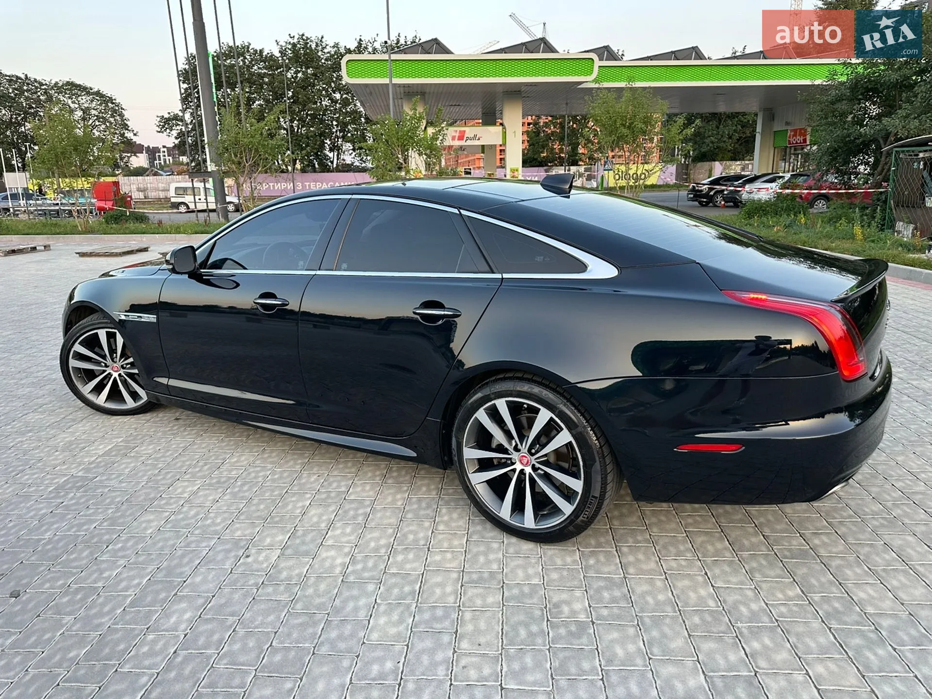2017 Jaguar XJ - мініатюра 35