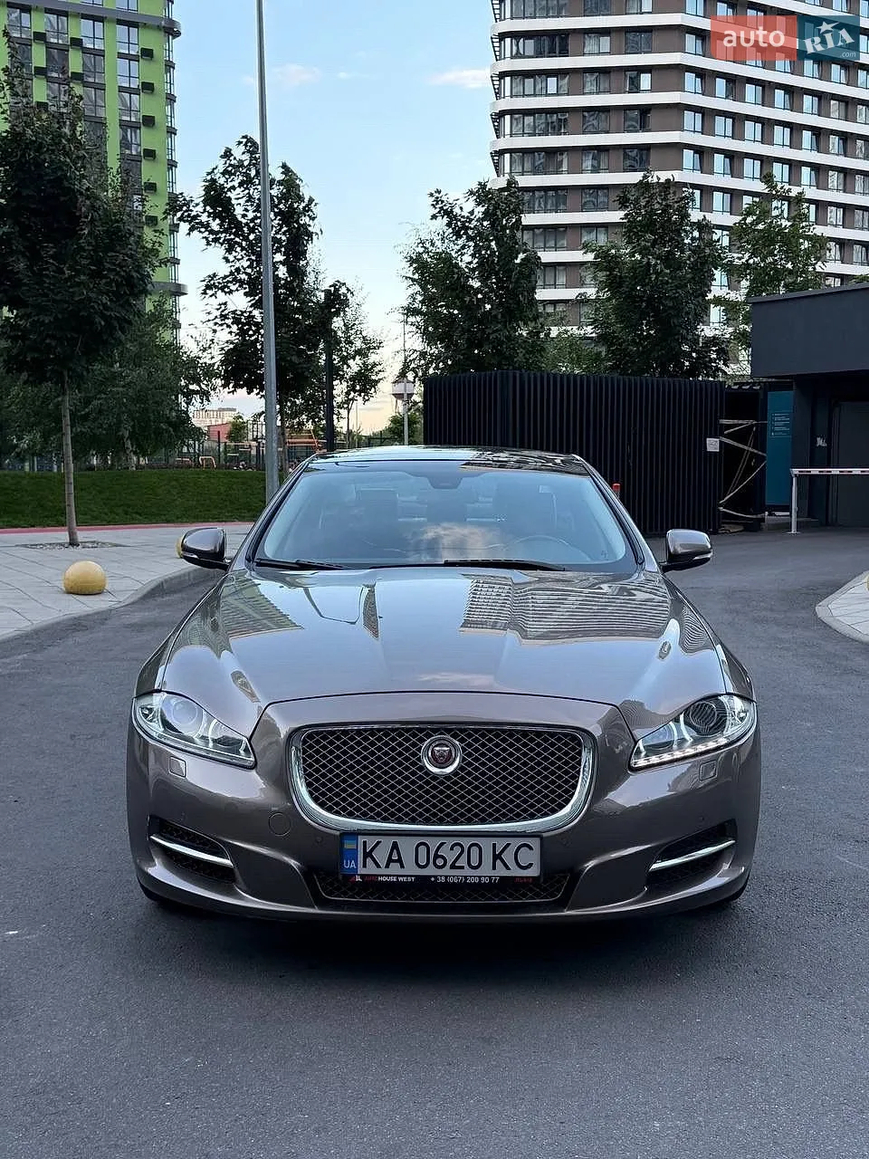 2015 Jaguar XJ - мініатюра 2