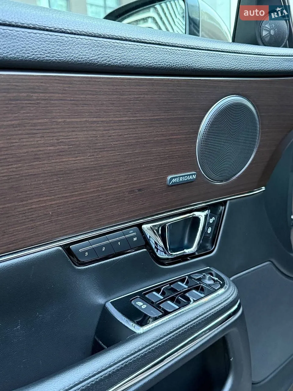 2015 Jaguar XJ - мініатюра 16