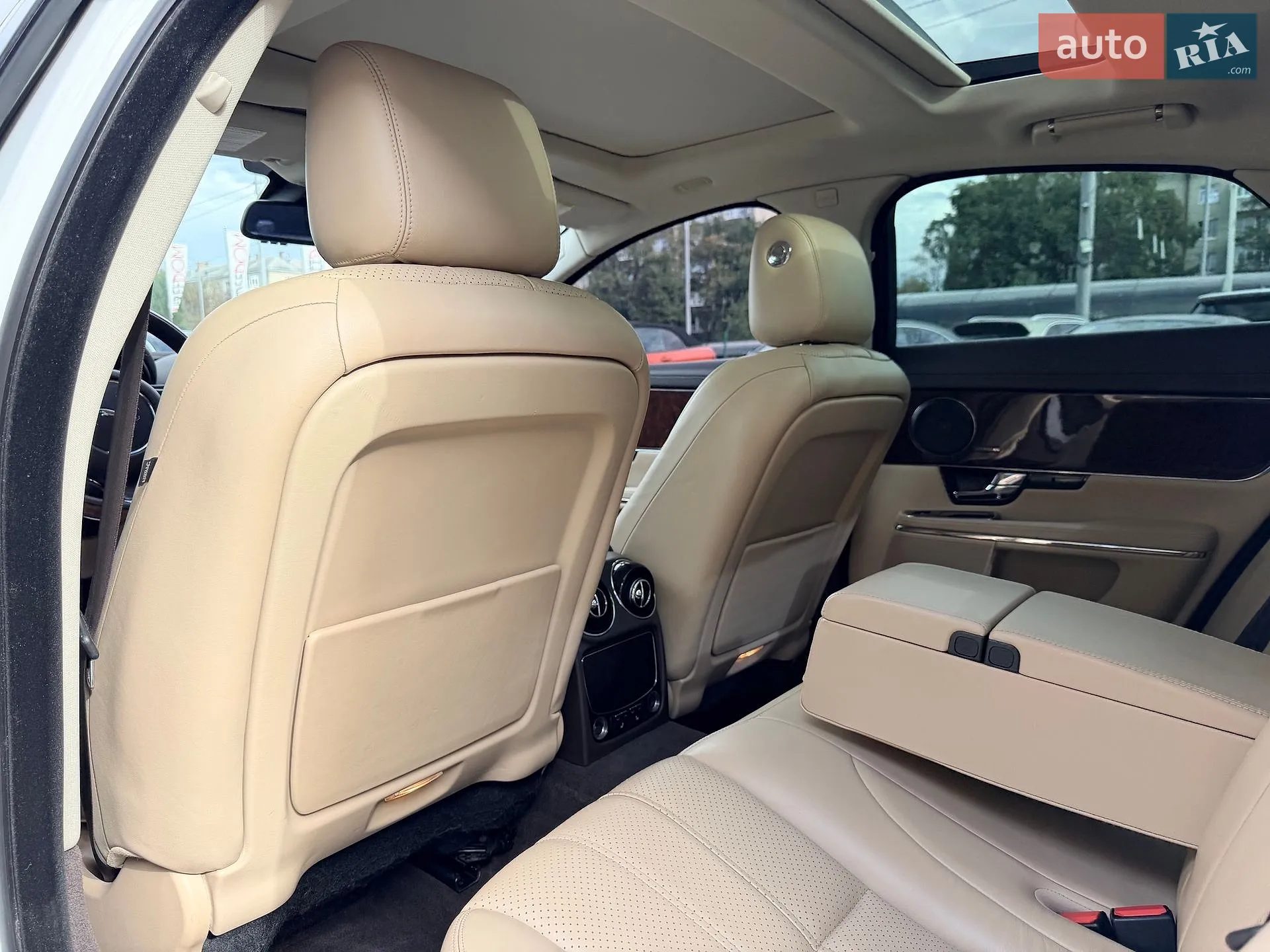 2013 Jaguar XJ - мініатюра 21