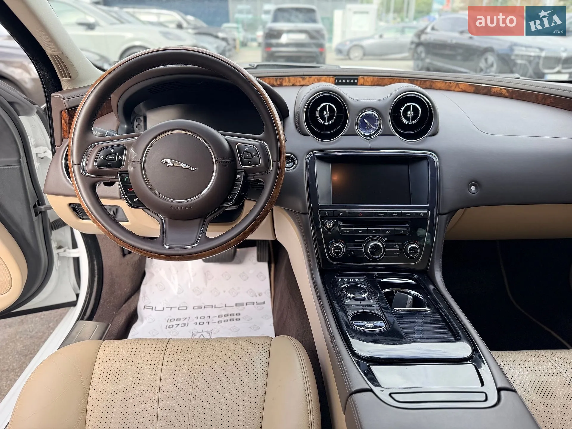 2013 Jaguar XJ - мініатюра 30