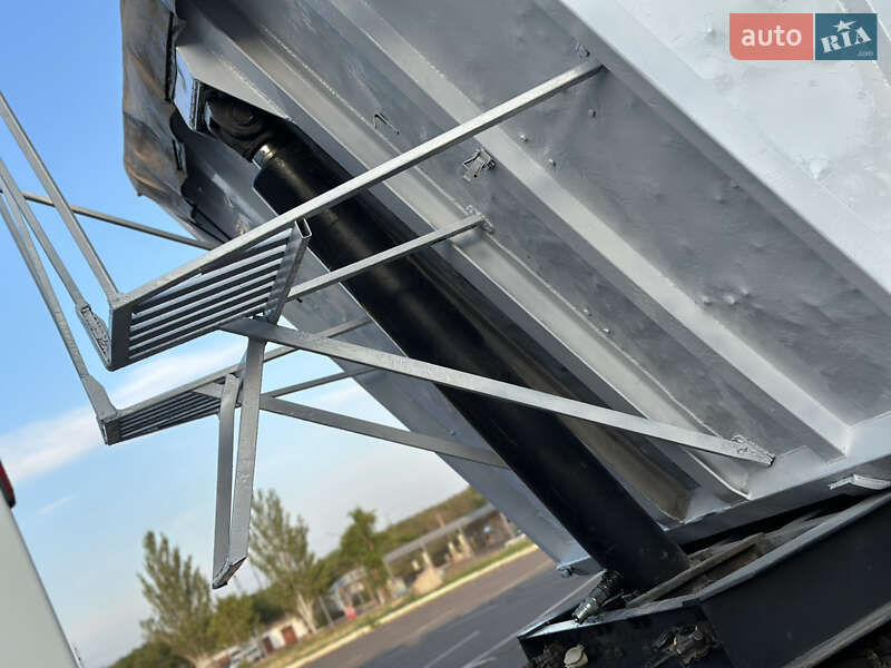 Самоскид напівпричіп Janmil NW 2004 в Кривому Розі