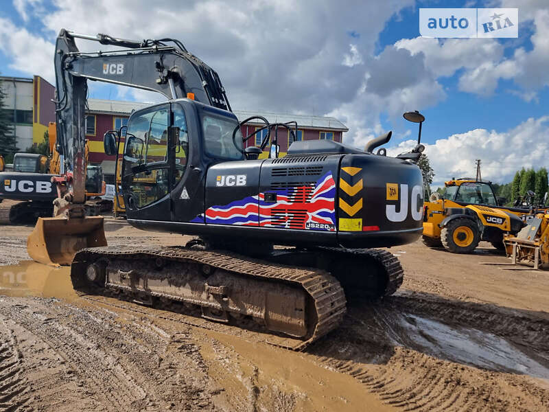 JCB 220 2015