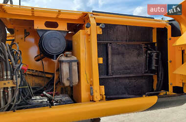 Гусеничный экскаватор JCB 220 2006 в 