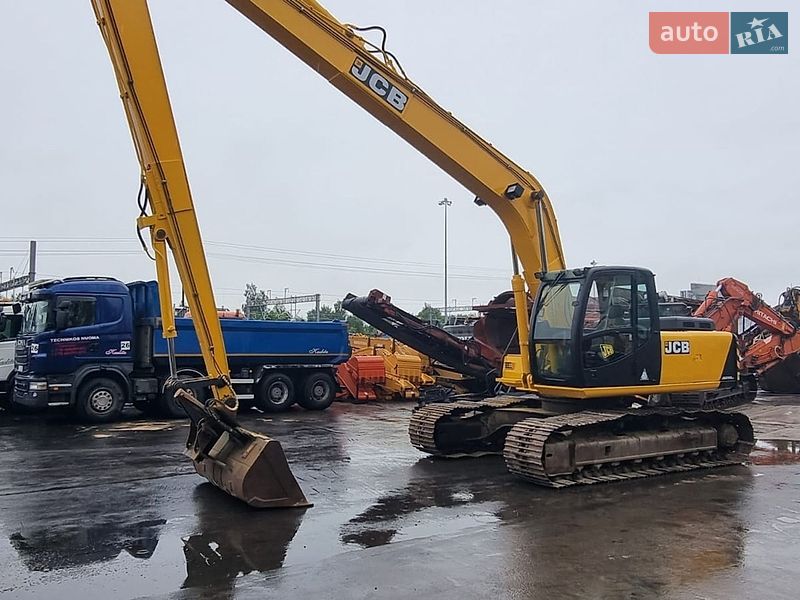 JCB 220 2005