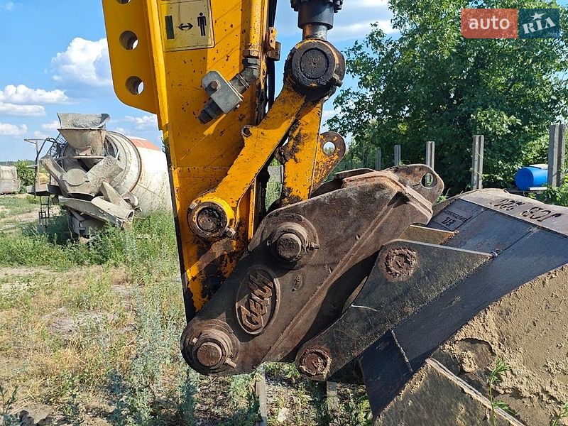 Екскаватор навантажувач JCB 220 2011 в Харкові