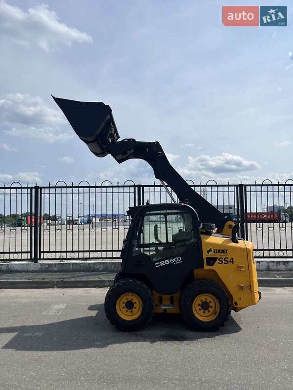 Минипогрузчик JCB 225 2015 в Киеве