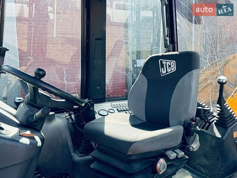 Экскаватор погрузчик JCB 2CX 2004 в Луцке