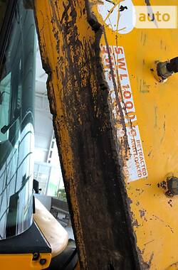 Экскаватор погрузчик JCB 3CX 2000 в 