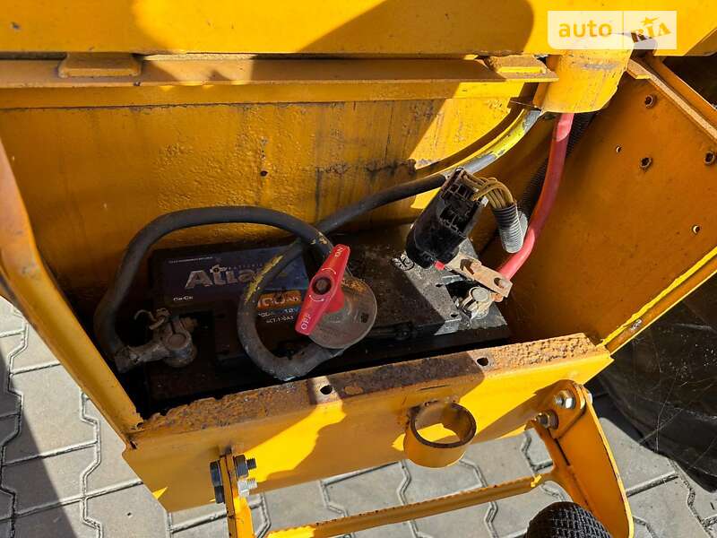 Екскаватор навантажувач JCB 3CX 2000 в Горохові