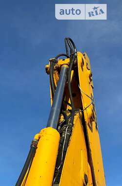 Экскаватор погрузчик JCB 3CX 2000 в 