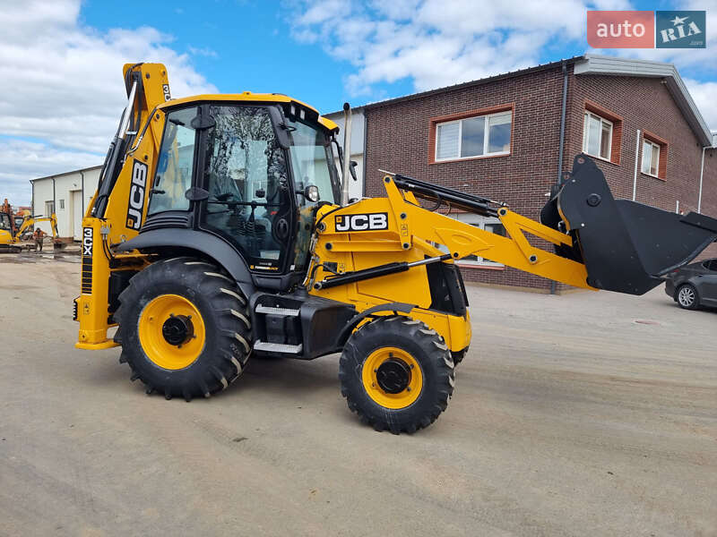 JCB 3CX 2025