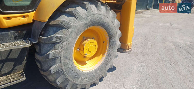 Екскаватор навантажувач JCB 3CX 2002 в Чернівцях
