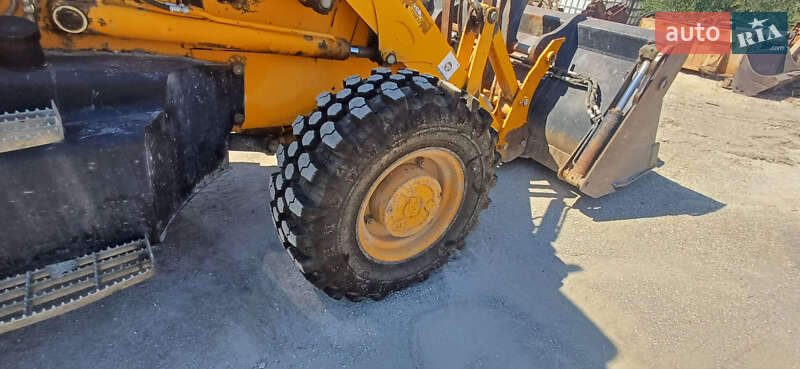 Екскаватор навантажувач JCB 3CX 2002 в Чернівцях