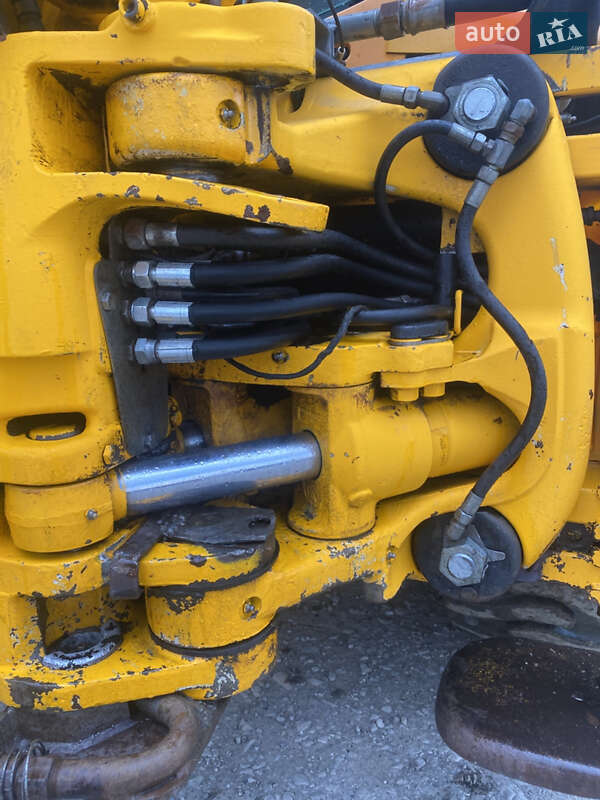 Екскаватор навантажувач JCB 3CX 2004 в Ворохті