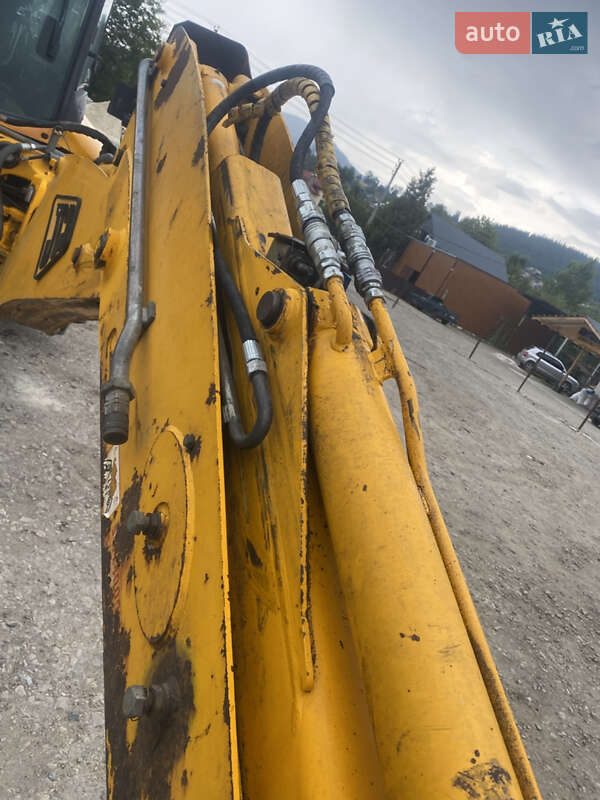 Екскаватор навантажувач JCB 3CX 2004 в Ворохті