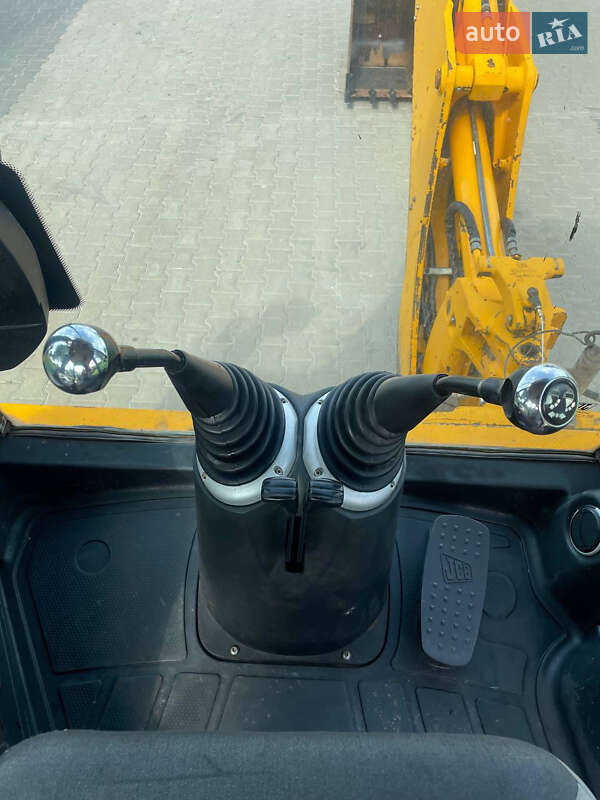 Экскаватор погрузчик JCB 3CX 2006 в Черновцах