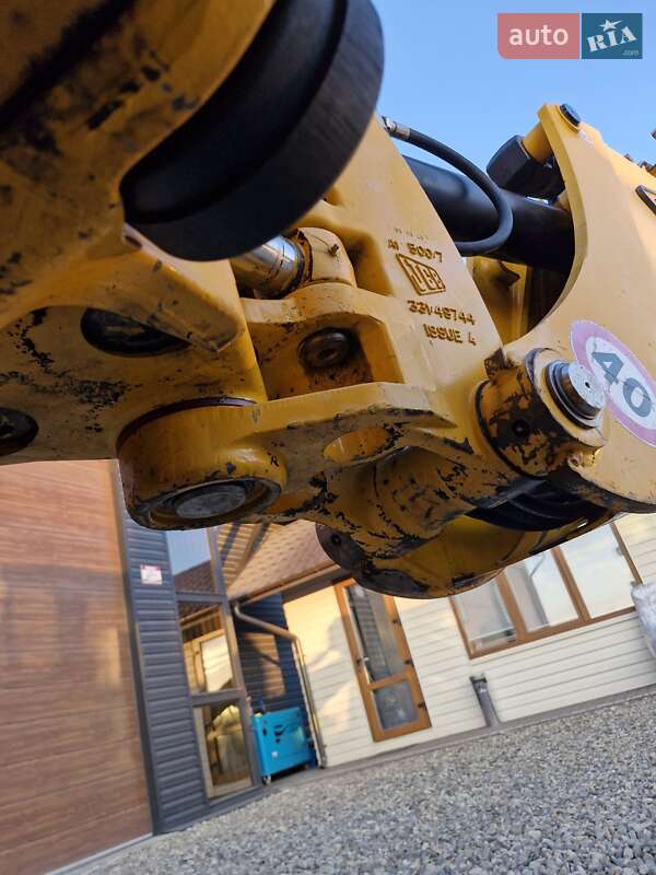 Экскаватор погрузчик JCB 3CX 2009 в Черновцах