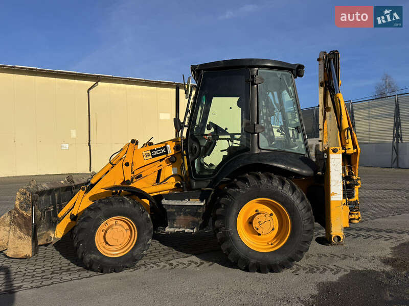 Колесный экскаватор JCB 3CX 2007 в Городке