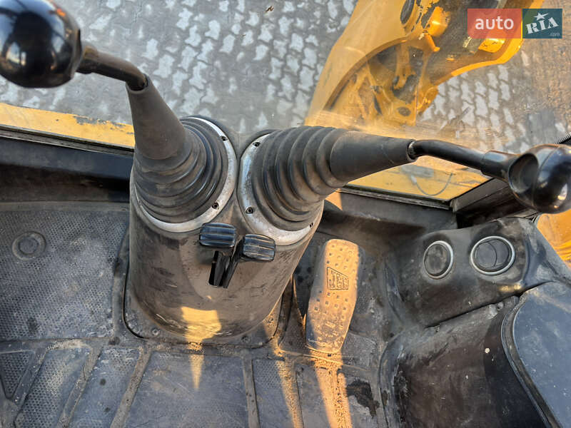 Экскаватор погрузчик JCB 3CX 2011 в Львове