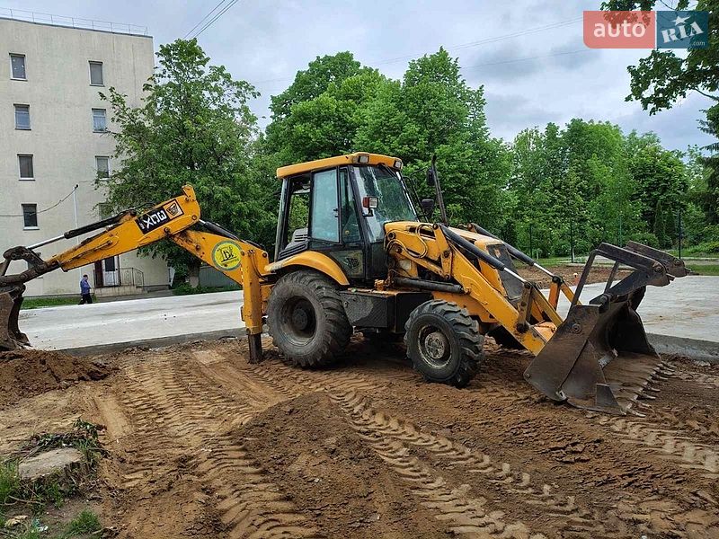 Экскаватор погрузчик JCB 3CX 2001 в Ладыжине