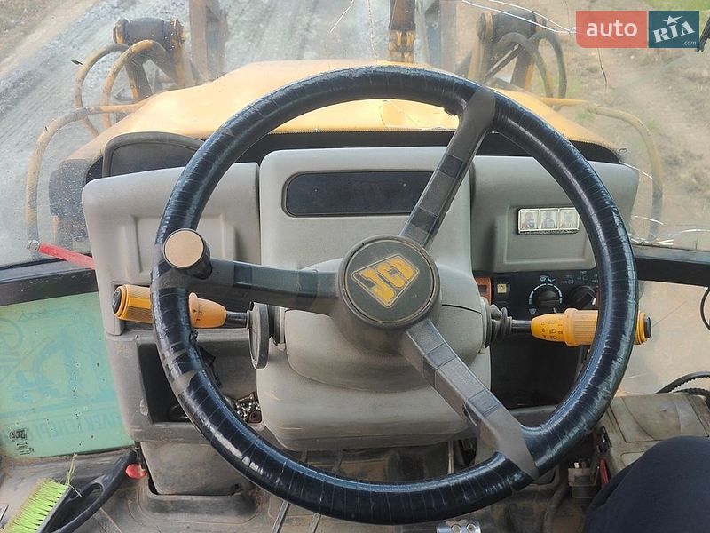 Экскаватор погрузчик JCB 3CX 2001 в Ладыжине