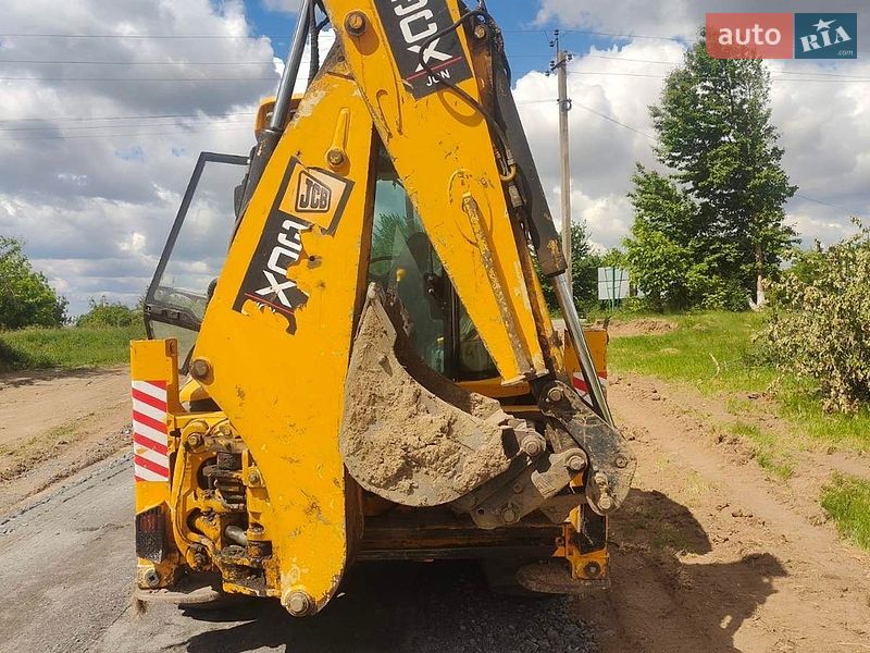 Экскаватор погрузчик JCB 3CX 2001 в Ладыжине