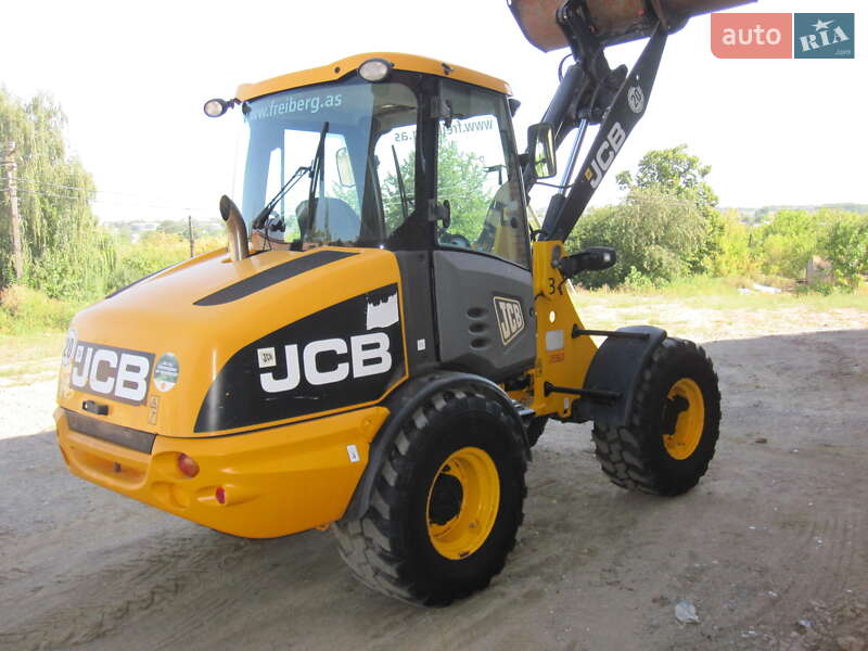 Фронтальні навантажувачі JCB 406 2011 в Вінниці