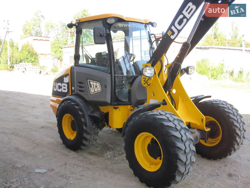 Фронтальный погрузчик JCB 406 2011 в Виннице