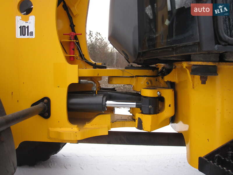 Фронтальні навантажувачі JCB 406 2011 в Вінниці
