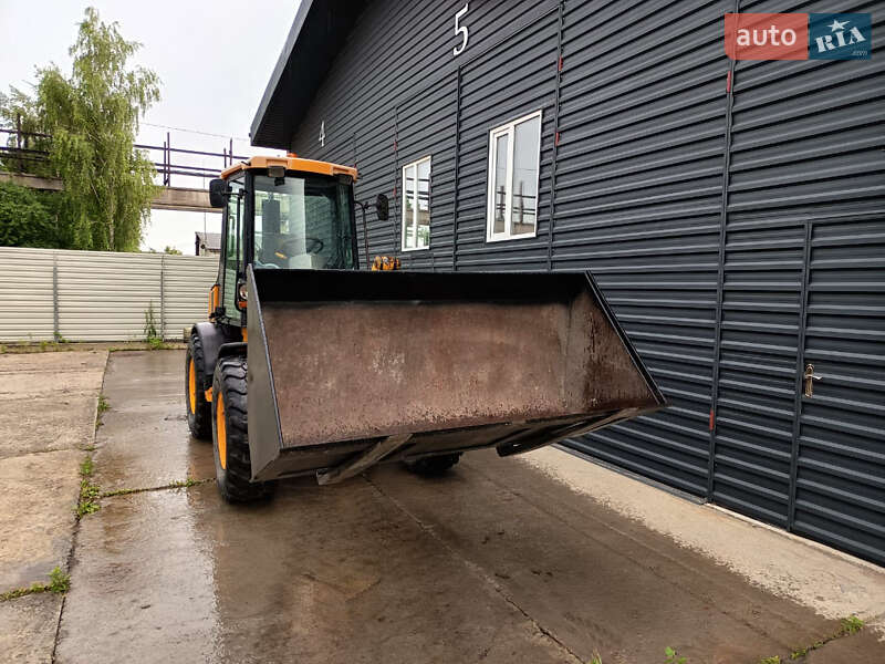 Фронтальный погрузчик JCB 407 2006 в Житомире