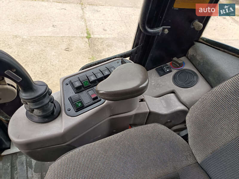 Фронтальный погрузчик JCB 407 2006 в Житомире