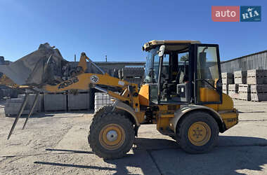 Фронтальні навантажувачі JCB 408 2000 в Тарутиному