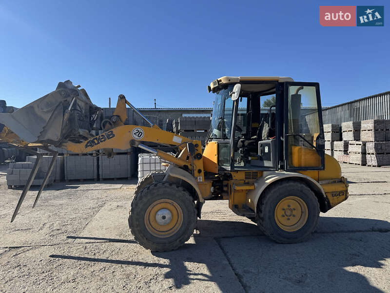 Фронтальні навантажувачі JCB 408 2000 в Тарутиному