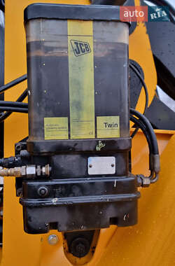 Фронтальный погрузчик JCB 427 2020 в 