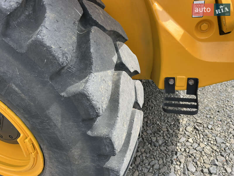 Фронтальный погрузчик JCB 436 2010 в Луцке