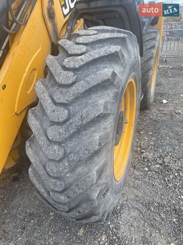 Екскаватор навантажувач JCB 4CX 2011 в Ужгороді
