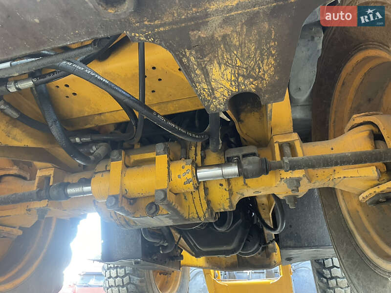 Екскаватор навантажувач JCB 4CX 2003 в Чернівцях