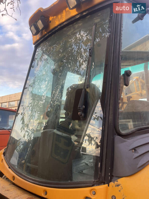 Екскаватор навантажувач JCB 4CX 2003 в Чернівцях