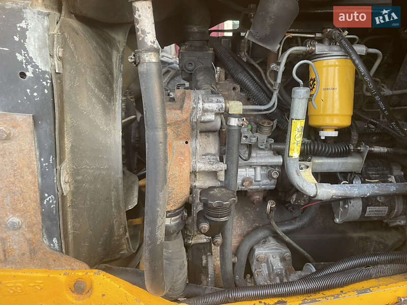 Екскаватор навантажувач JCB 4CX 2003 в Чернівцях