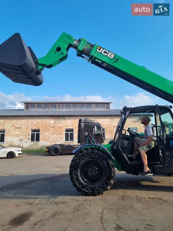 Телескопический погрузчик JCB 516-40 2015 в Ровно