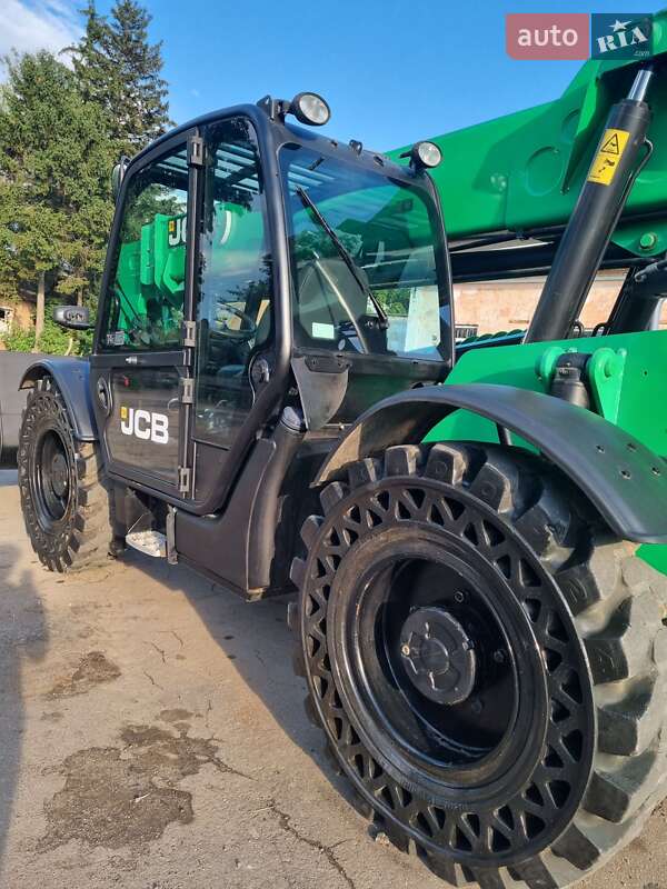 Телескопический погрузчик JCB 516-40 2015 в Ровно