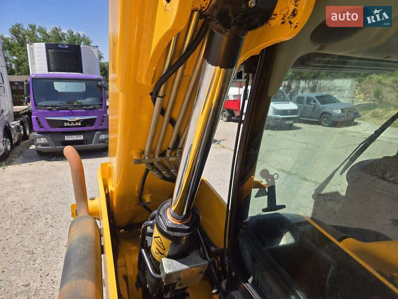 Телескопический погрузчик JCB 531-70 2012 в Болграде