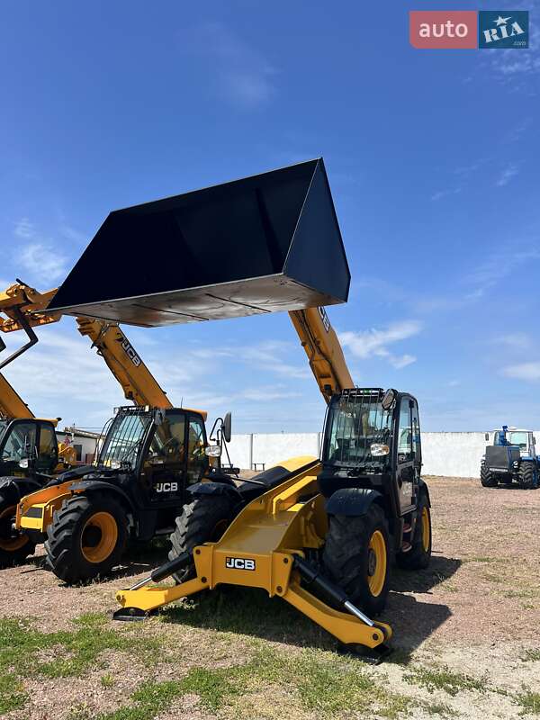 JCB 535-125 2016