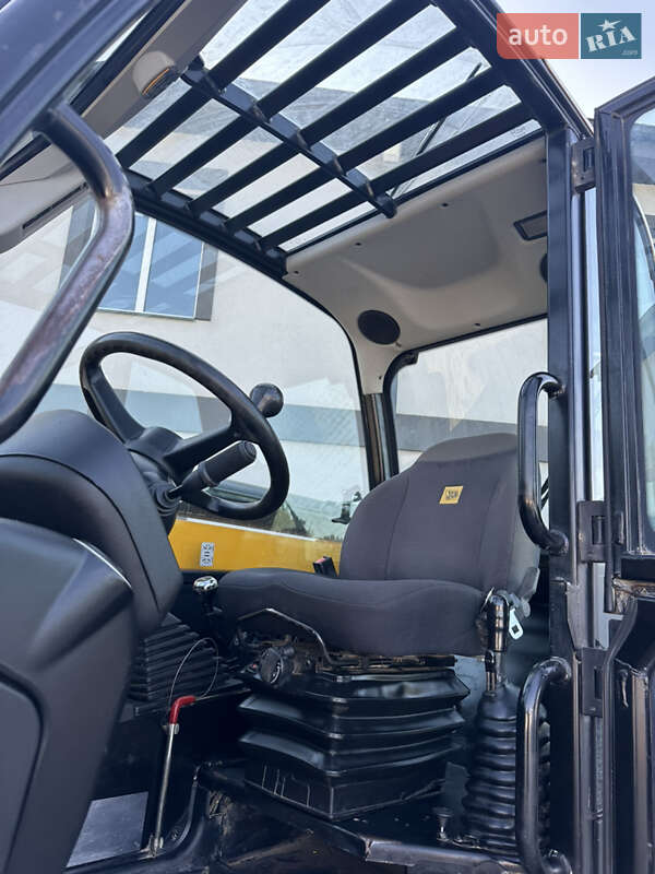 Телескопический погрузчик JCB 535-140 2015 в Городке