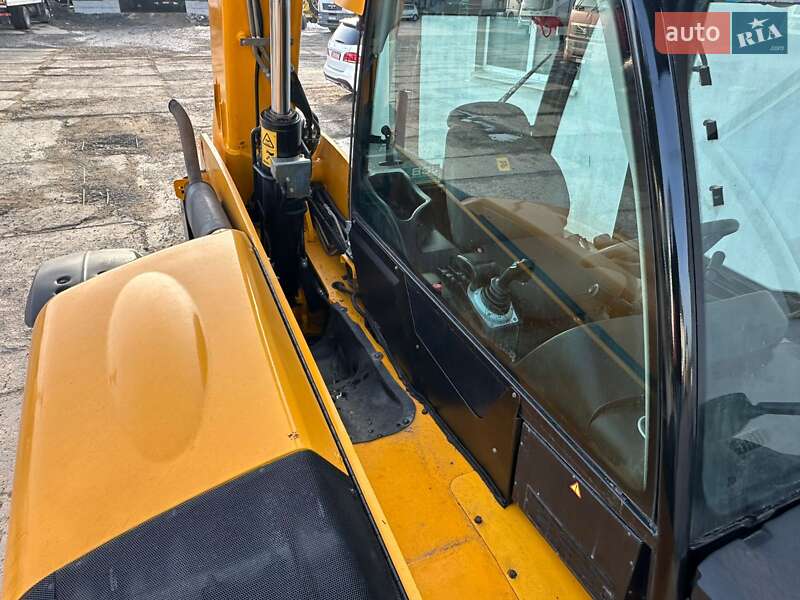 Телескопічні навантажувачі JCB 536/70 2012 в Луцьку