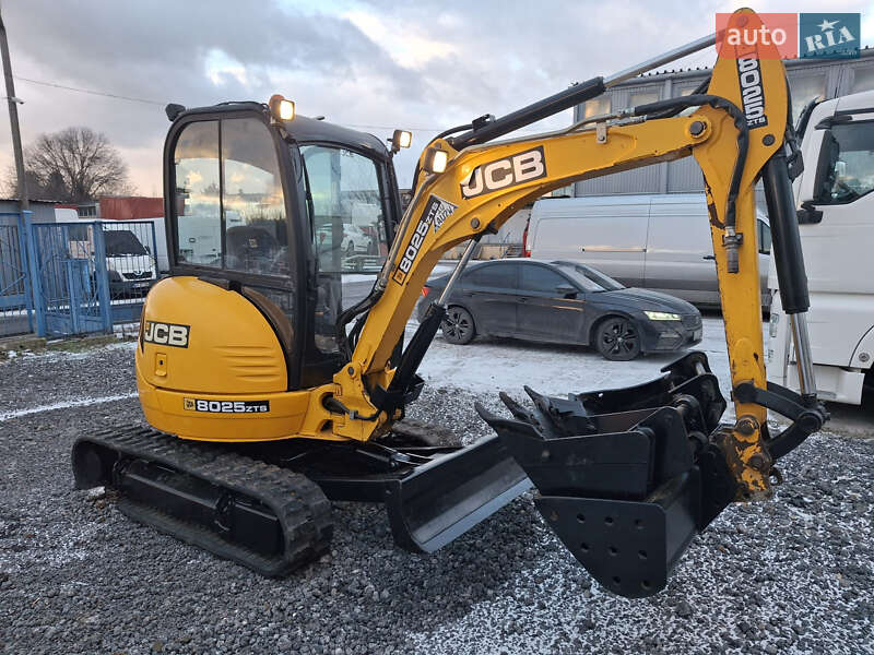 JCB 8025 2019