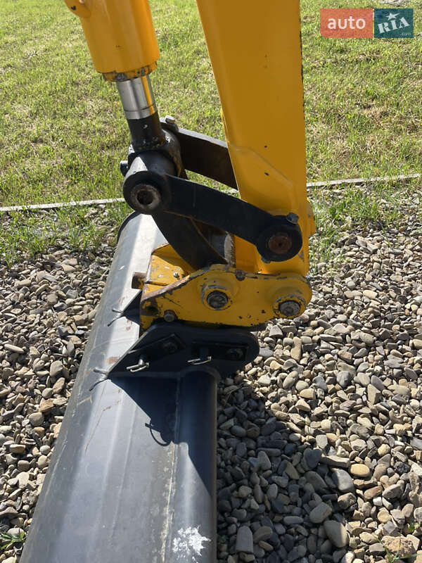 Міні-екскаватор JCB 8030 2007 в Чернівцях