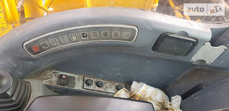 Гусеничний екскаватор JCB JS 130 2007 в Зарічному