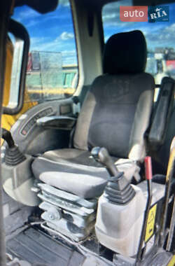 Гусеничный экскаватор JCB JS 130 2005 в 